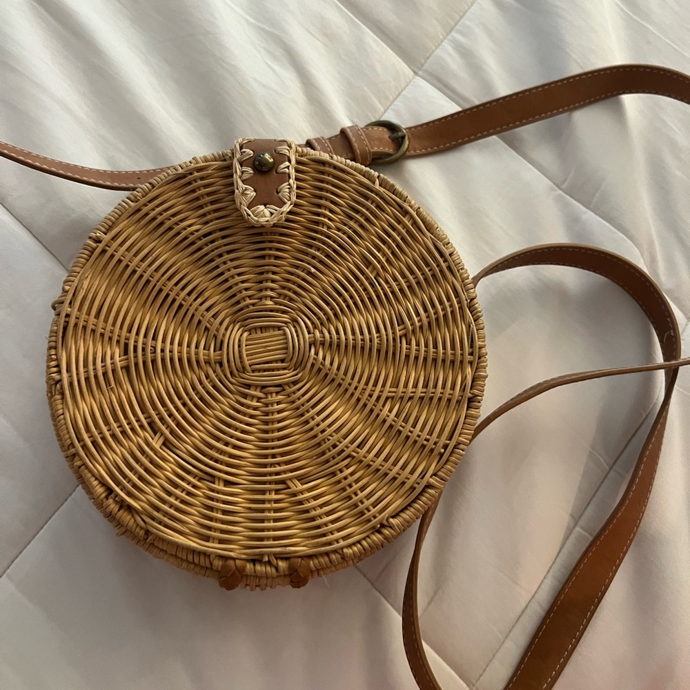 Universal Thread Round Woven Tan Crossbody Bags